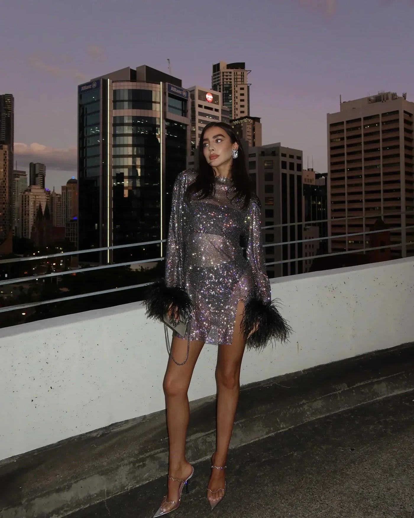 Luna | Robe de Soirée Mini à Plumes Élégante-2