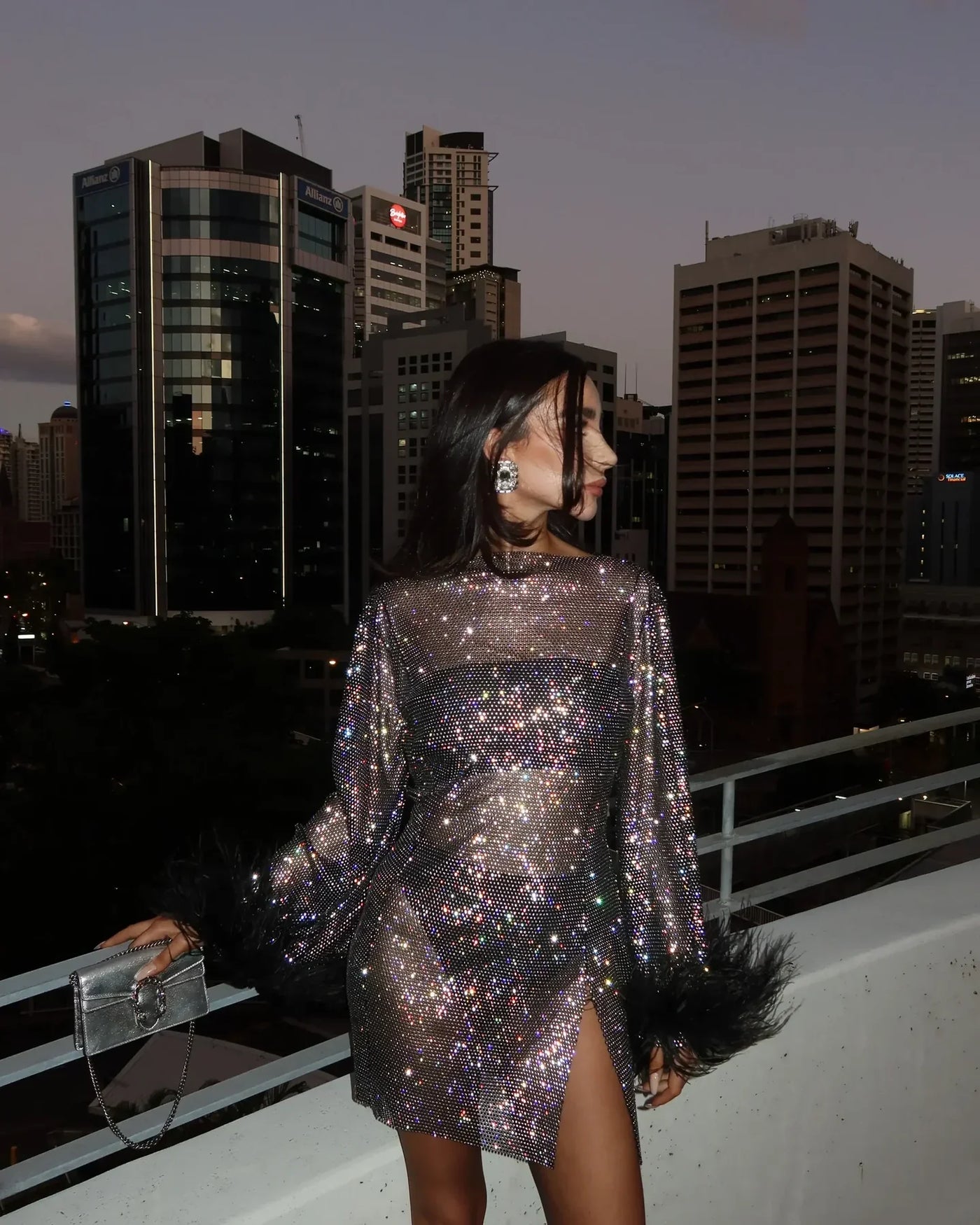 Variant image for Luna | Robe de Soirée Mini à Plumes Élégante-1
